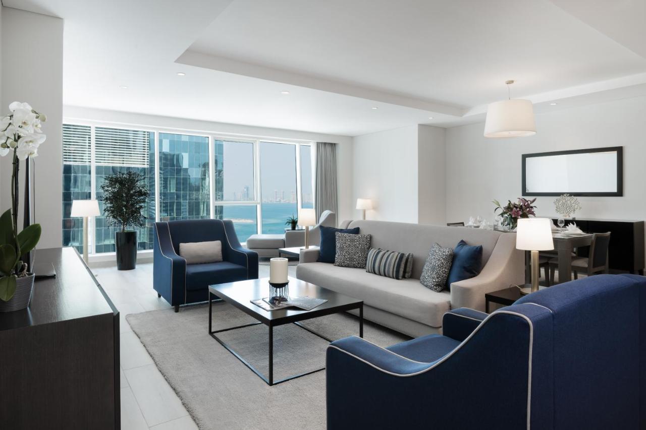Centara West Bay Hotel&Residences Doha Exterior foto A living room at the Ritz-Carlton, Dubai